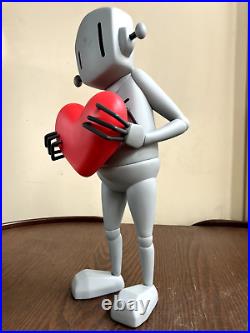 ChrisRWK (robot will kill) Robot with heart UVD toys sculpture vinyl 40cm