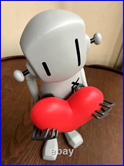 ChrisRWK (robot will kill) Robot with heart UVD toys sculpture vinyl 40cm